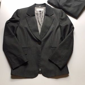 Tahari pinstripe pantsuit sz4/6